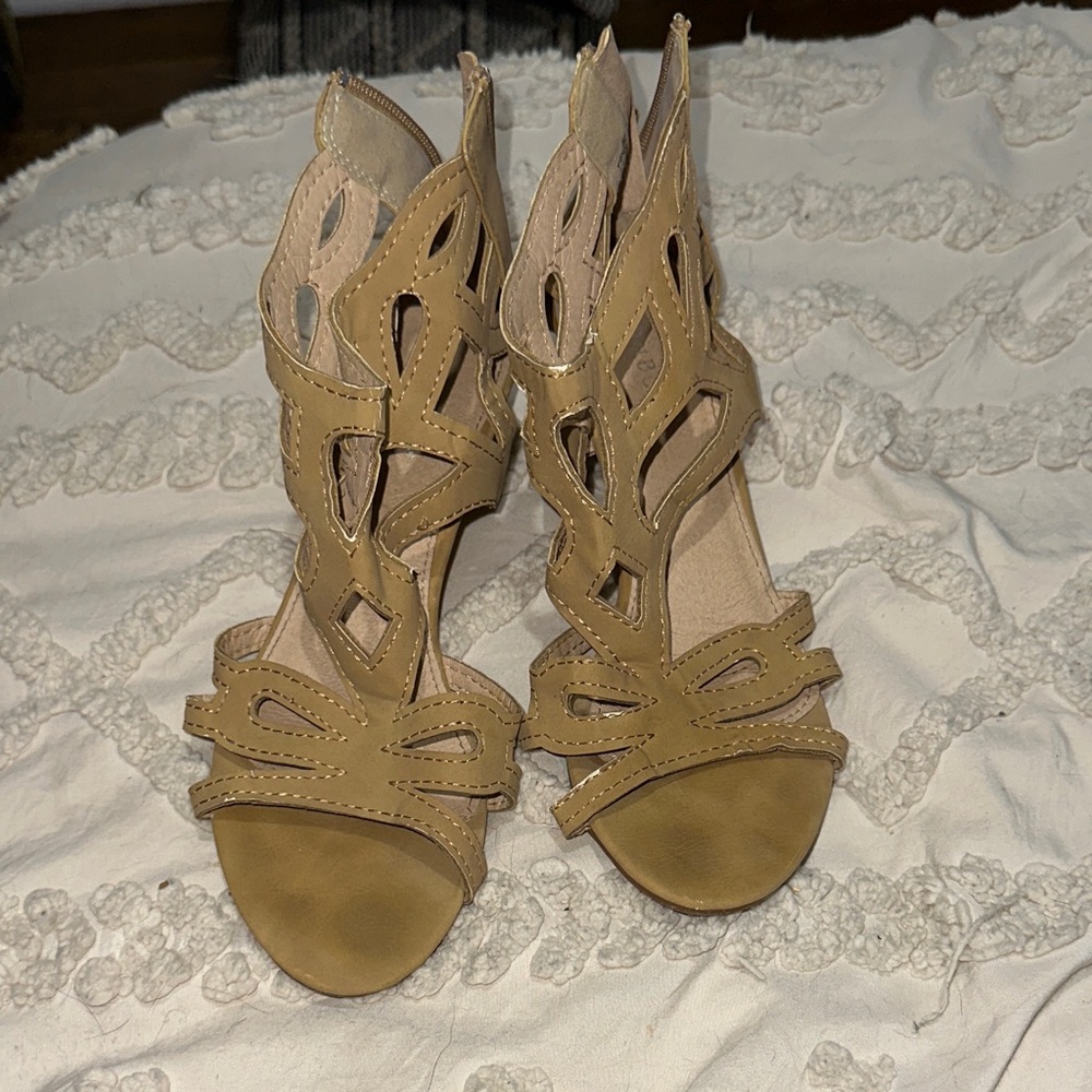 Elegant Tan Women's Sandals